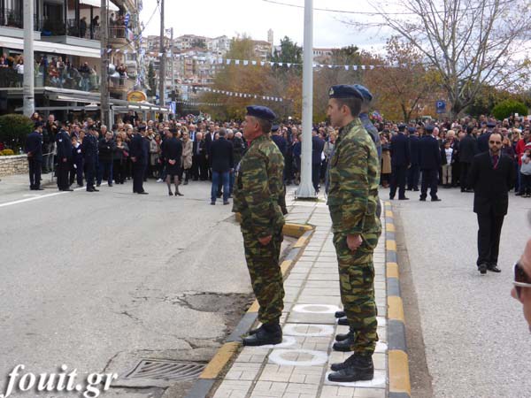Ρίγη συγκίνησης στην στρατιωτική παρέλαση για την 104η επέτειο απελευθέρωσης της Καστοριάς - Φωτογραφία 3