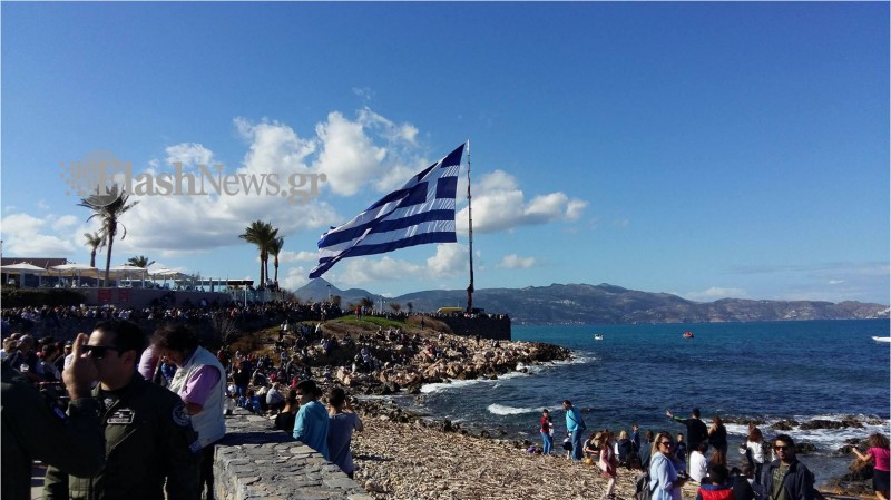 Με ελιγμούς F16 και γιγάντια σημαία σε γερανό η γιορτή του Αγ. Μηνά [video] - Φωτογραφία 5