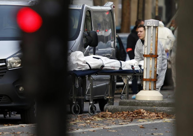 Μαύρη επέτειος σήμερα για το Παρίσι! Οι επιθέσεις και το αιματοκύλισμα στο Μπατακλάν που ΠΑΓΩΣΑΝ ολόκληρο τον πλανήτη... - Φωτογραφία 3