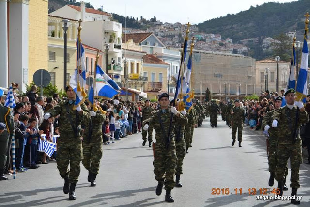 Φωτό από τη στρατιωτική παρέλαση στη Σάμο για την 104η επέτειο ένωσης του νησιού με την Ελλάδα - Φωτογραφία 11