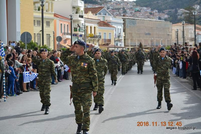 Φωτό από τη στρατιωτική παρέλαση στη Σάμο για την 104η επέτειο ένωσης του νησιού με την Ελλάδα - Φωτογραφία 12