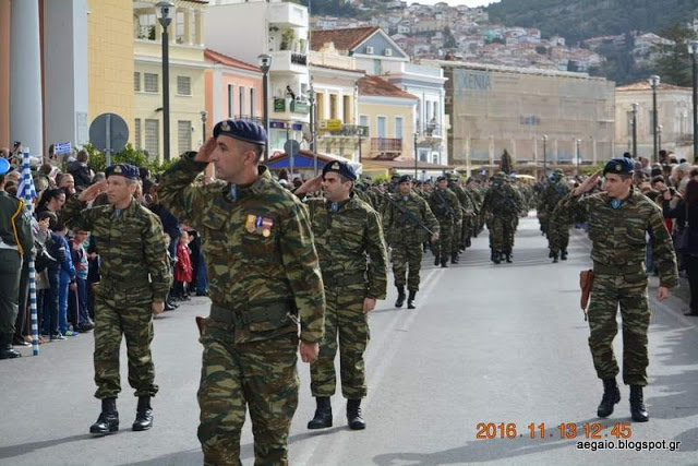 Φωτό από τη στρατιωτική παρέλαση στη Σάμο για την 104η επέτειο ένωσης του νησιού με την Ελλάδα - Φωτογραφία 13