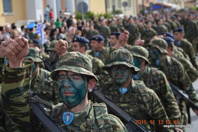 Φωτό από τη στρατιωτική παρέλαση στη Σάμο για την 104η επέτειο ένωσης του νησιού με την Ελλάδα - Φωτογραφία 16