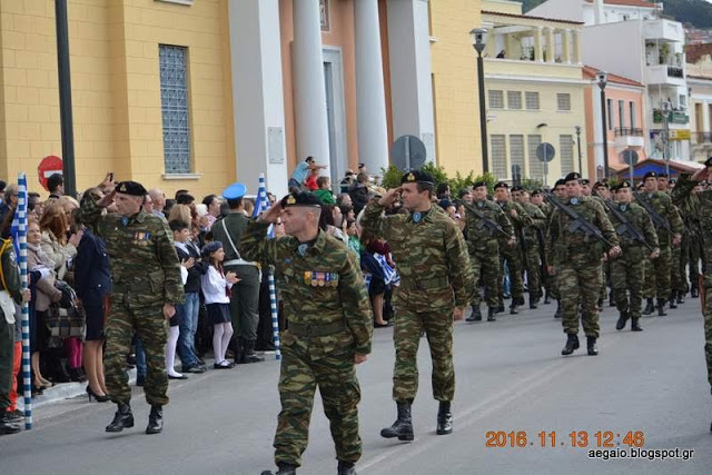 Φωτό από τη στρατιωτική παρέλαση στη Σάμο για την 104η επέτειο ένωσης του νησιού με την Ελλάδα - Φωτογραφία 19