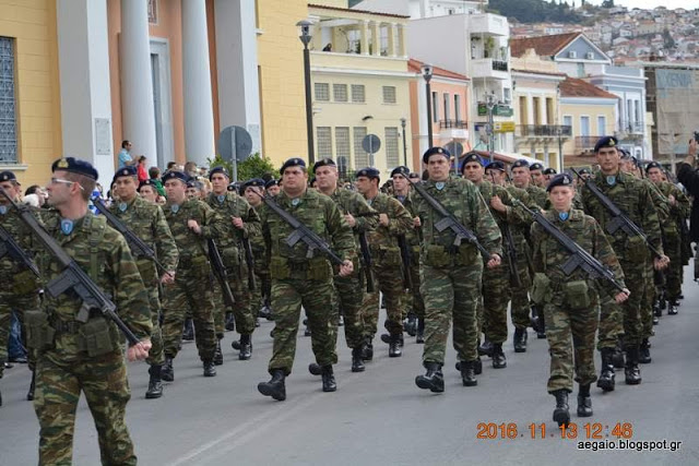 Φωτό από τη στρατιωτική παρέλαση στη Σάμο για την 104η επέτειο ένωσης του νησιού με την Ελλάδα - Φωτογραφία 22