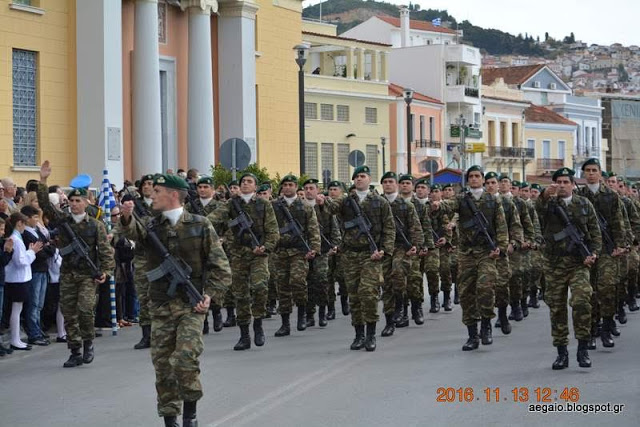 Φωτό από τη στρατιωτική παρέλαση στη Σάμο για την 104η επέτειο ένωσης του νησιού με την Ελλάδα - Φωτογραφία 23