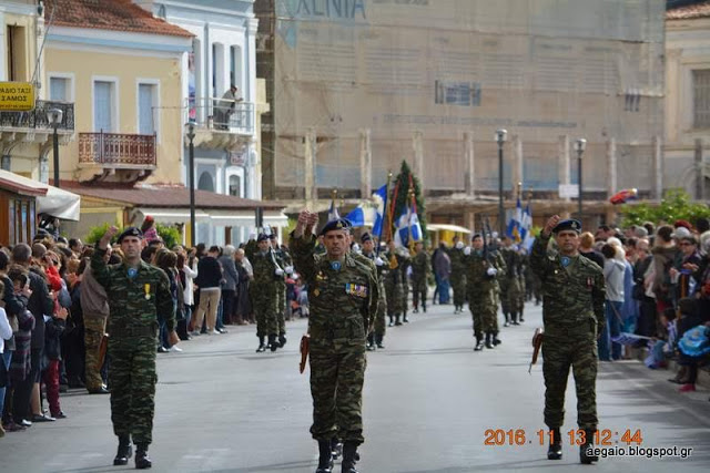 Φωτό από τη στρατιωτική παρέλαση στη Σάμο για την 104η επέτειο ένωσης του νησιού με την Ελλάδα - Φωτογραφία 3