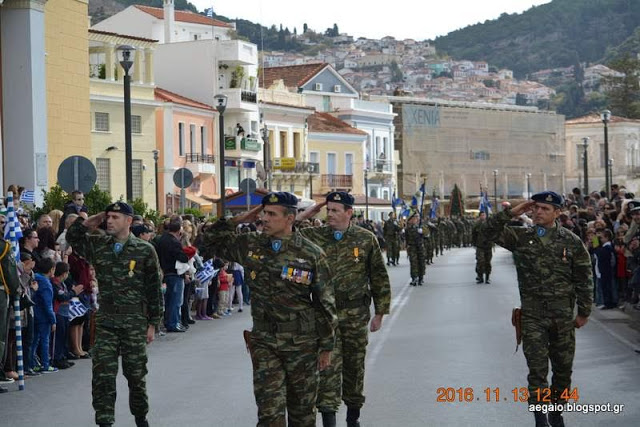 Φωτό από τη στρατιωτική παρέλαση στη Σάμο για την 104η επέτειο ένωσης του νησιού με την Ελλάδα - Φωτογραφία 5