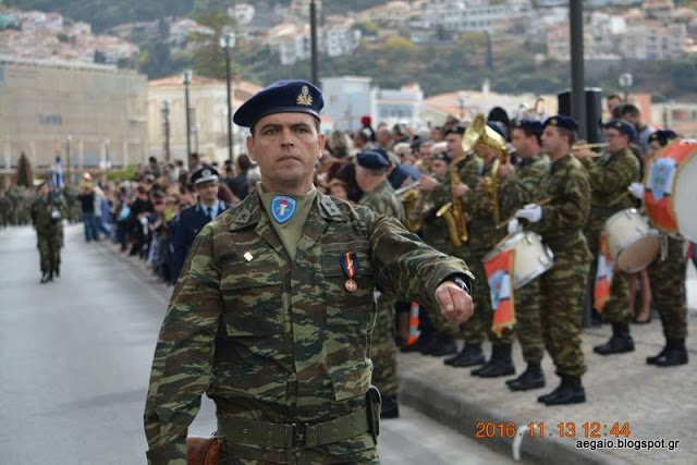 Φωτό από τη στρατιωτική παρέλαση στη Σάμο για την 104η επέτειο ένωσης του νησιού με την Ελλάδα - Φωτογραφία 7
