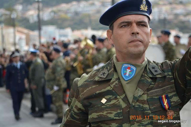 Φωτό από τη στρατιωτική παρέλαση στη Σάμο για την 104η επέτειο ένωσης του νησιού με την Ελλάδα - Φωτογραφία 8