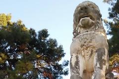Αμφίπολη: Εντυπωσιάστηκε η Βικτόρια Χίσλοπ από την ξενάγησή της στον Τύμβο Καστά