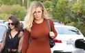 Khloe Kardashian: Ο ξένος Τύπος εκθειάζει τις καμπύλες της! - Φωτογραφία 4