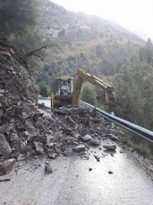 Κατέρρευσε ο δρόμος για Παλαιοκαρυά Τρικάλων - Φωτογραφία 3