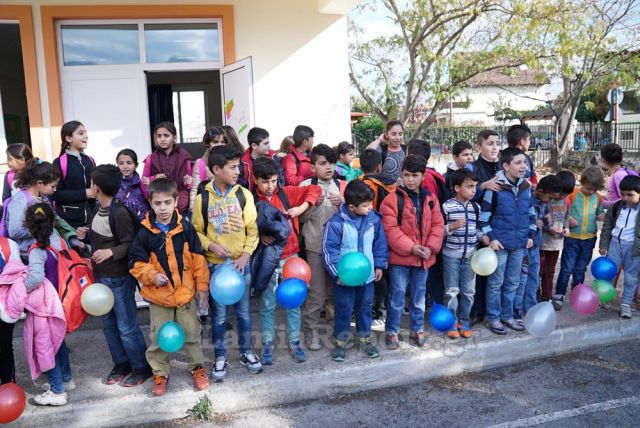 Λαμία: Έτσι υποδέχτηκαν τα προσφυγόπουλα στο σχολείο [photos+video] - Φωτογραφία 3