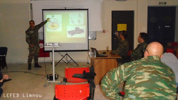 Στρατιωτικός γιατρός, εκπαιδεύει την Λ.Ε.Φ.Ε.Δ. Λήμνου (φωτο) - Φωτογραφία 2