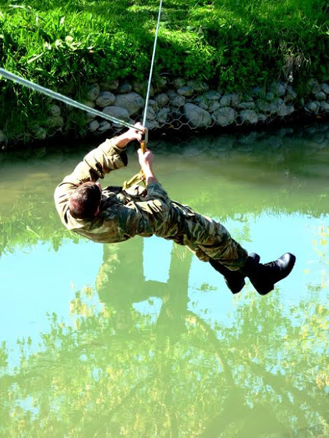 Εντυπωσιακές φωτό από τη στρατιωτική εκπαίδευση της ΣΜΥ - Φωτογραφία 23