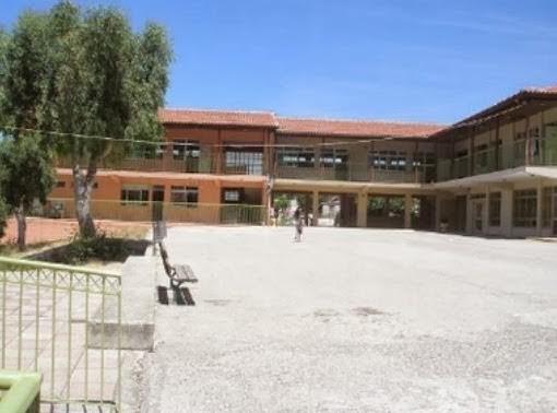 Στην Πάτρα το πιο εγκαταλελειμένο σχολείο της Ελλάδας - Φωτογραφία 1