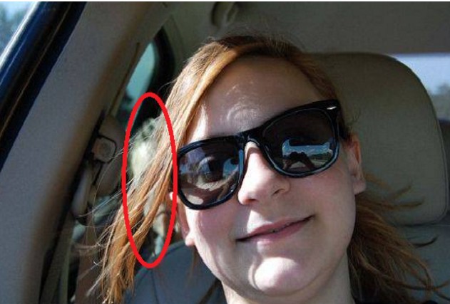 ΑΝΑΤΡΙΧΙΛΑ - Έβγαζε selfie μέσα στο αυτοκίνητο όταν ο φακός κατέγραψε ένα ΑΓΝΩΣΤΟ αγόρι στο πίσω κάθισμα - Τότε κατάλαβε πως... [photos] - Φωτογραφία 1