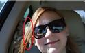 ΑΝΑΤΡΙΧΙΛΑ - Έβγαζε selfie μέσα στο αυτοκίνητο όταν ο φακός κατέγραψε ένα ΑΓΝΩΣΤΟ αγόρι στο πίσω κάθισμα - Τότε κατάλαβε πως... [photos]
