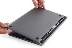 Σχεδόν αδύνατο να επισκευαστεί η νέος MacBook Pro