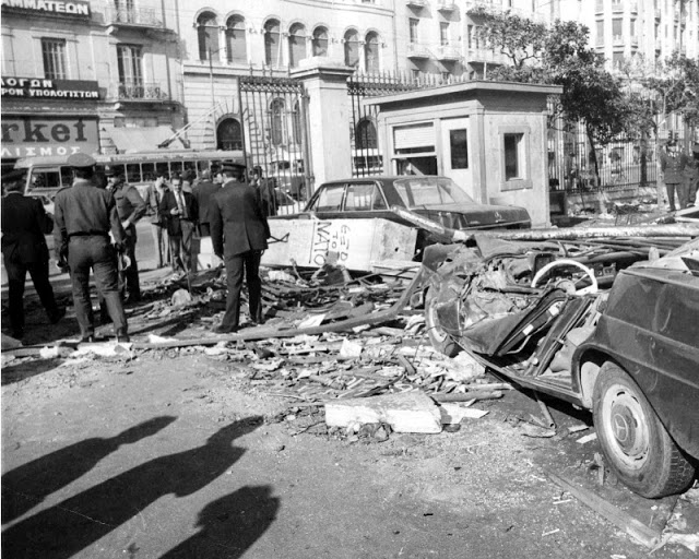 Καρέ καρέ η εξέγερση του Πολυτεχνείου -Τι διηγείται ο μοναδικός φωτορεπόρτερ που την κατέγραψε - Φωτογραφία 10