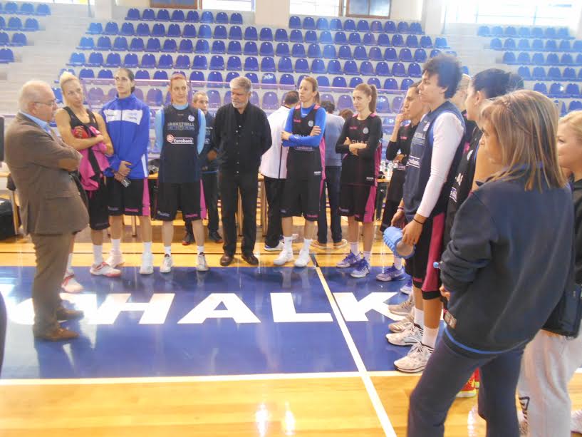 Ο δήμαρχος Χαλκιδέων στην εθνική γυναικών μπάσκετ - ενόψει του αγώνα Ελλάδα Βουλγαρία στις 19-11 - Φωτογραφία 1