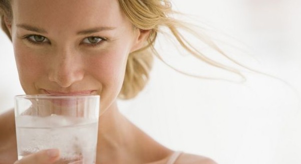 Τι συμβαίνει στο σώμα σου όταν πίνεις 8 ποτήρια νερό καθημερινά - Φωτογραφία 1
