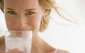 Τι συμβαίνει στο σώμα σου όταν πίνεις 8 ποτήρια νερό καθημερινά
