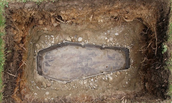 ΑΥΤΟΣ είναι ο λόγος που οι ΝΕΚΡΟΙ θάβονται 2 μέτρα κάτω από την γη... - Φωτογραφία 1