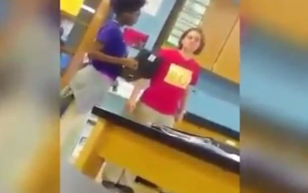 Ρατσιστικό παραλήρημα καθηγήτριας σε σχολείο της Βαλτιμόρης. Δείτε το βίντεο που κάνει τον γύρο του διαδικτύου - Φωτογραφία 1