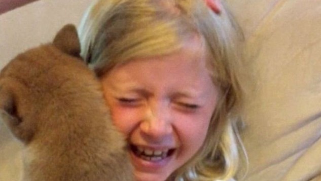Η συγκινητική στιγμή που ένα 9χρονο κορίτσι παίρνει το σκυλί που πάντα ζητούσε - Φωτογραφία 1