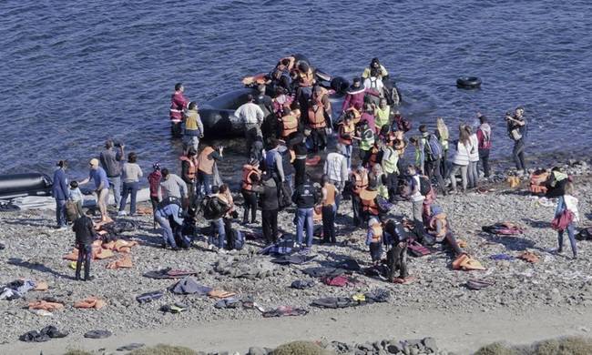 ΒΟΜΒΑ! Σε ένα ελληνικό νησί όλοι οι πρόσφυγες εάν καταρρεύσει η συμφωνία ΕΕ - Τουρκίας - Φωτογραφία 1