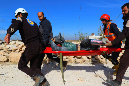Τραγωδία δίχως τέλος! Επτά παιδιά νεκρά από βομβαρδισμούς στο Χαλέπι - Φωτογραφία 1