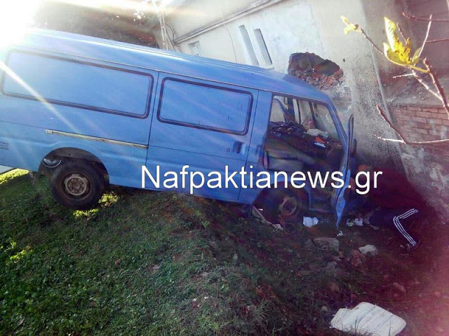 Τροχαίο ατύχημα πρωινές ώρες στα Πιτσιναίϊκα Ναυπακτίας [photos] - Φωτογραφία 3