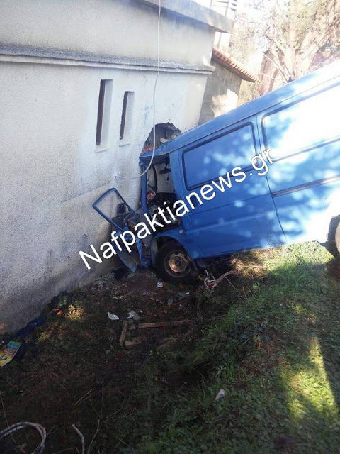 Τροχαίο ατύχημα πρωινές ώρες στα Πιτσιναίϊκα Ναυπακτίας [photos] - Φωτογραφία 5
