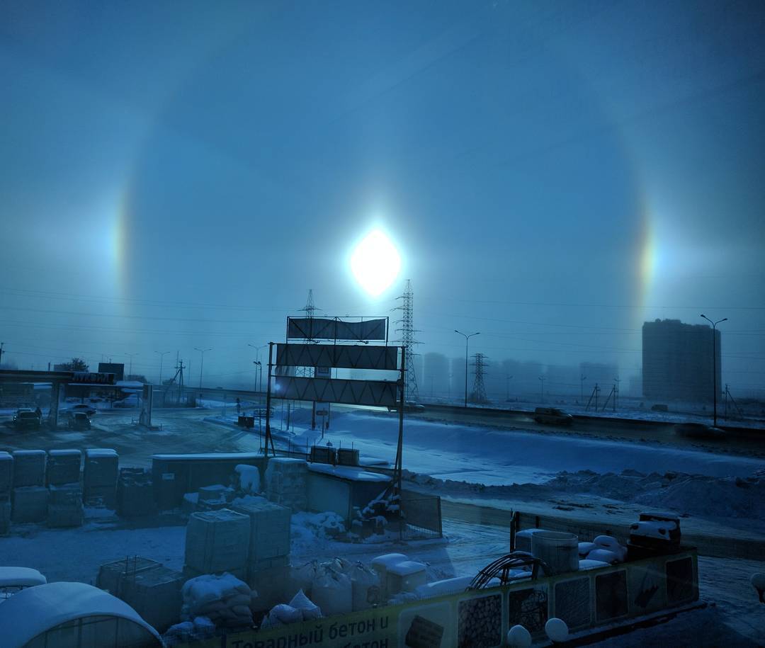 Sundogs: Εκπληκτικό ατμοσφαιρικό φαινόμενο στην Ρωσία [video] - Φωτογραφία 4