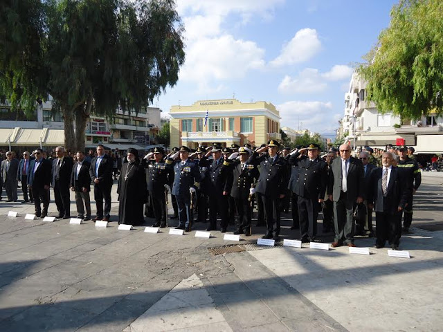 Με επιμνημόσυνη δέηση και κατάθεση στεφάνων τιμήθηκε στο Ηράκλειο η ημέρα των Ενόπλων Δυνάμεω - Φωτογραφία 3