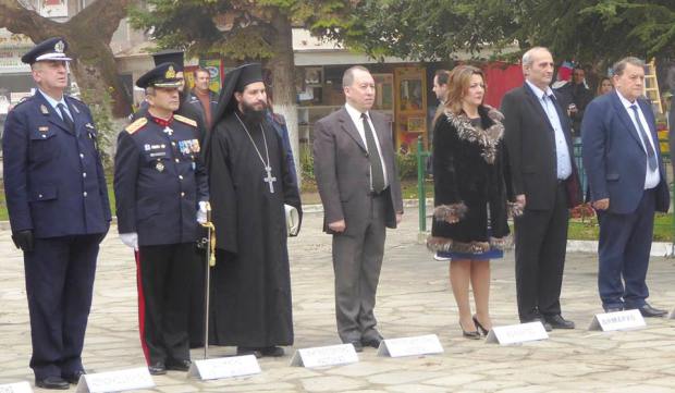 Καστοριά: Mε λαμπρότητα οι εκδηλώσεις για την ημέρα εορτασμού των Ενόπλων Δυνάμεων - Φωτογραφία 5