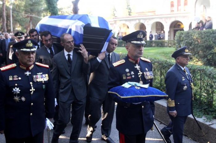 Κηδεία Στεφανόπουλου: Ο αντιστράτηγος Στεφανής που τιμήθηκε και τίμησε τον πρόεδρο - Φωτογραφία 2
