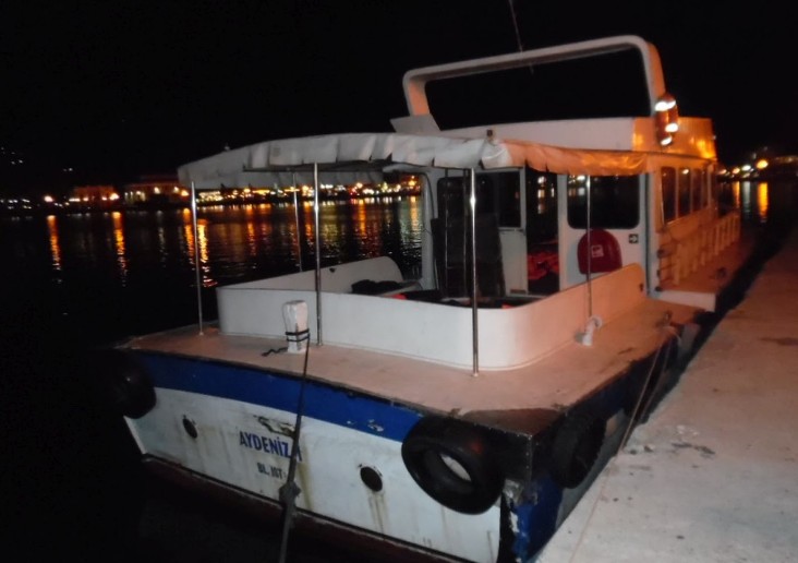 Απίστευτο: Έστειλαν από την Τουρκία σκάφος για να παραλάβει διακινητές που εγκλωβίστηκαν στην Λέσβο - 4 συλλήψεις - Φωτογραφία 1