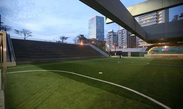 Γήπεδο ποδοσφαίρου μέσα σε σταθμό Mετρό! [photos] - Φωτογραφία 3