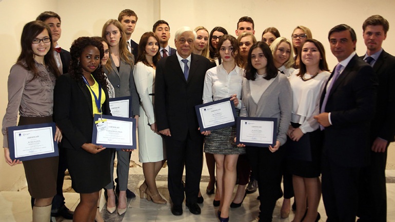 Βραβεία σε Ρώσους φοιτητές από τον Πρόεδρο της Δημοκρατίας - Φωτογραφία 1