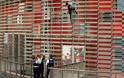 Δείτε τον Γάλλο Σπάιντερμαν να σκαρφαλώνει σε ουρανοξύστη χωρίς εξάρτυση! - Φωτογραφία 4
