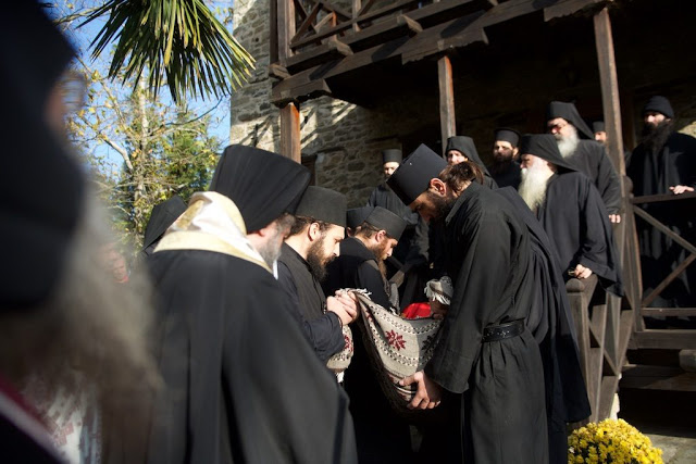 9363 - Εξόδιος ακολουθία του Ιερομονάχου Ιωακείμ Βραχνιώτη - Φωτογραφία 25