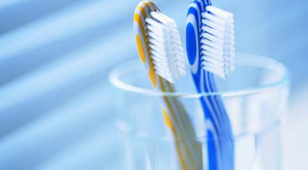 Πώς να προστατεύσετε την οδοντόβουρτσά σας από τα μικρόβια - Φωτογραφία 1