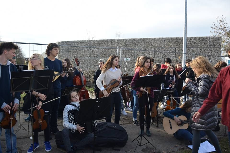 Το Μουσικό Σχολείο Αλίμου έσπασε με μουσική το τείχος της ντροπής στη Γερμανία - Φωτογραφία 4