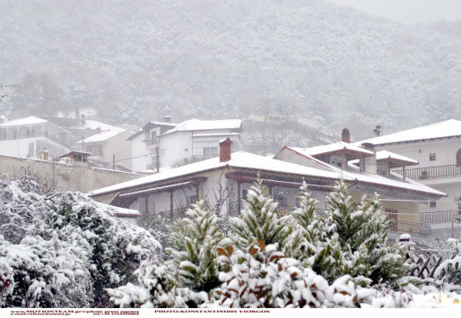 Καιρός: Χιονίζει από τον Έβρο μέχρι τα ορεινά της Λάρισας - Το έστρωσε σε σπίτια και δρόμους! - Φωτογραφία 1