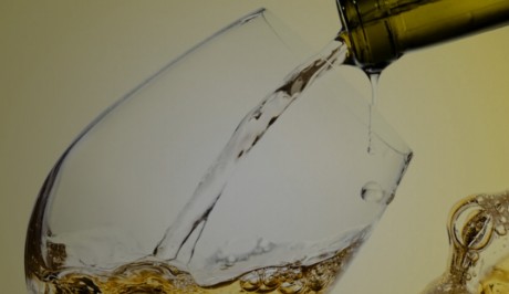 ΠΡΟΣΟΧΗ! Το λευκό κρασί σχετίζεται με αυξημένο κίνδυνο για μελάνωμα στο δέρμα - Φωτογραφία 1