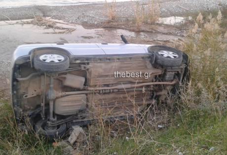 Πάτρα: Δείτε που κατέληξε όχημα το οποίο εξετράπη της πορείας του στο Ακταίο Ρίου και ανετράπη - Φωτογραφία 1