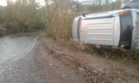Πάτρα: Δείτε που κατέληξε όχημα το οποίο εξετράπη της πορείας του στο Ακταίο Ρίου και ανετράπη - Φωτογραφία 3